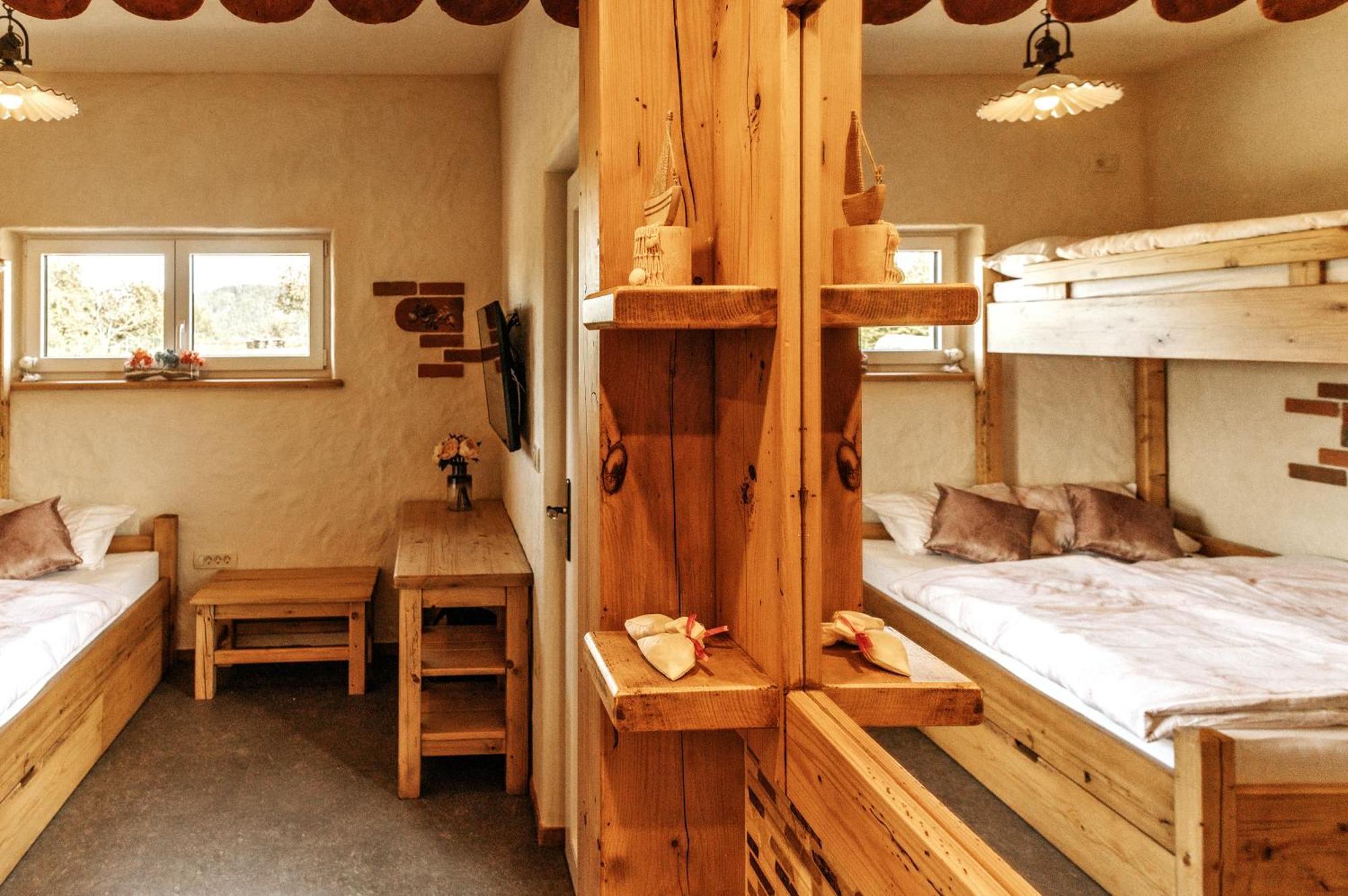 Hotel Gostilnica Orle - Sleeping In The Tower Škofljica Exterior foto